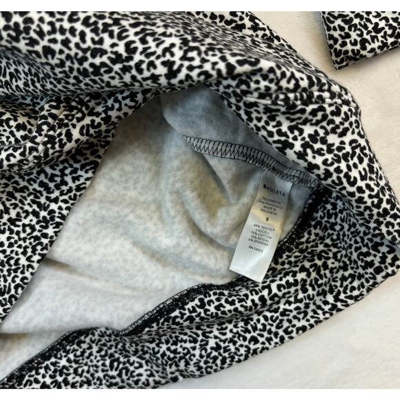 Athleta Size Small Animal Print crew neck Sweatshirt athletic wear athleisure - Picture 4 of 6
